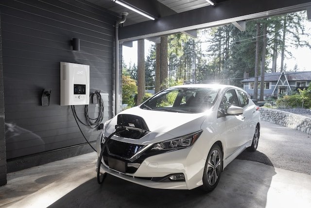 O futuro é elétrico: por que você deveria considerar um carro elétrico até 2030?